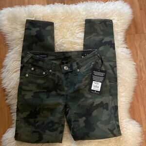 True Religion Halle Camouflage Skinny Jeans Olive Green NWT Sz 25 Midrise